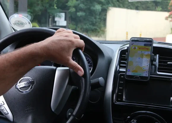 Vínculo empregatício de motoristas de app: entenda seus direitos e decisões da Justiça em 2025